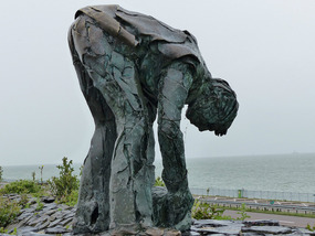 Statue on Dyke- polished bottom!