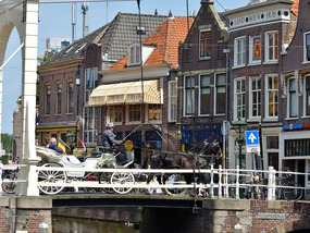Wedding klippetty kloppen over bridge