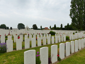 Tyne cot -right