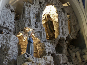 Lourdes grotto altar-Watten