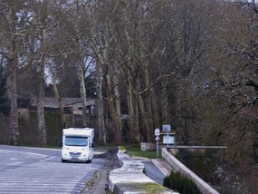 Nice straight wall - river below