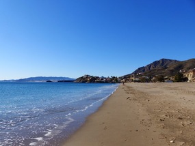 View along Bolneuvo beach in front of campsite