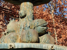 Pomegranate statue - Granada