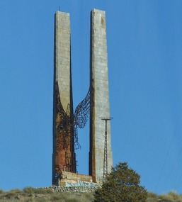 Monumental monument