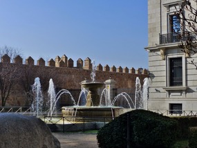 Fountain and walls-Avila