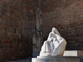 Statues -Avila