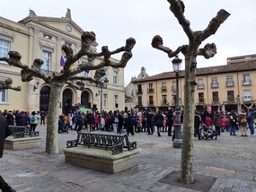 School children in front of town hall