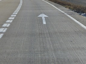 Special road surface up to Puerto de Mon Repos