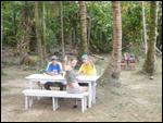 06 Lunchen aan de rand van de jungle