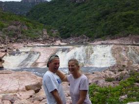 02 Samen bij de waterval