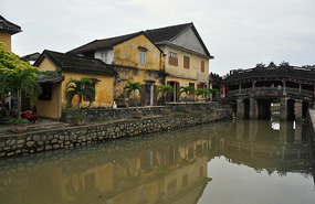 Chua Cau/Pagoda Bridge & Reflection