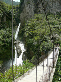 A swingbridge at El Pailon del Diablo