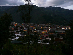 An evening view of Baños