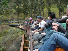 The winding train tracks down the Devil's Nose