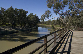 Looking up the Darling from Bourke wharf