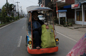 Mit dem becak zum Guesthouse um 06.00am. 