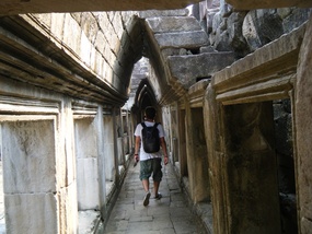 Ceilings-Antonio Walks Temple Corridor