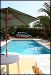La piscina y el carro