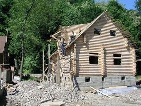 04 Summer houses built by people from afar