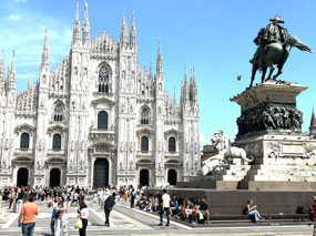 Piazza Duomo & spectacular Milan Cathedral